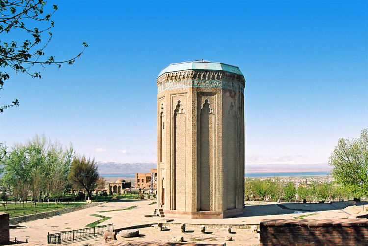 Sehenswürdigkeiten von Aserbaidschan - Momine-Khatun-Mausoleum