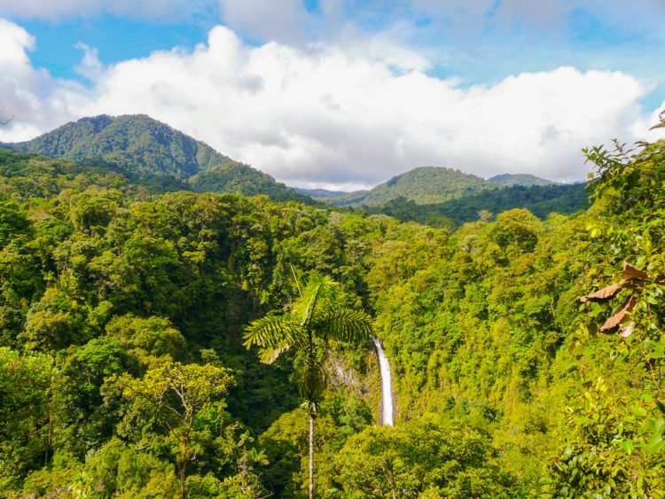 Attractions of Costa Rica - La Fortuna Falls