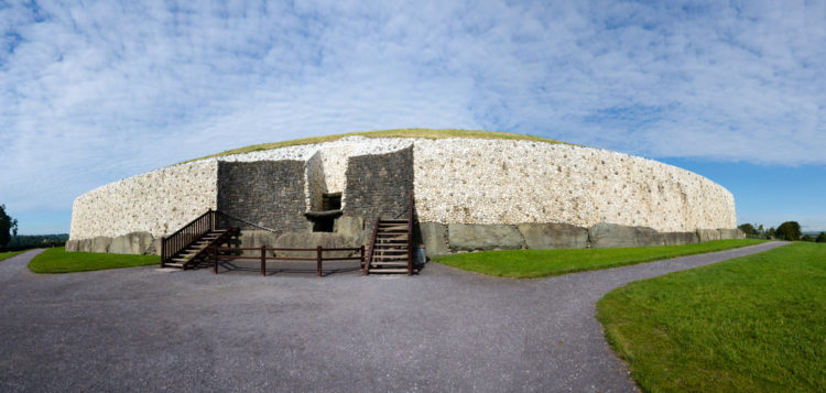 Landmarks of Ireland - Sanctuary "Newgrange"