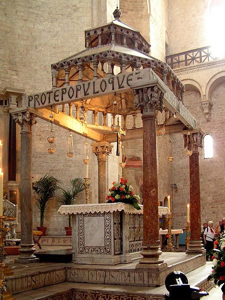 Cyborium (pyx) in the Basilica of S. Nicholas in Bari, Italy
