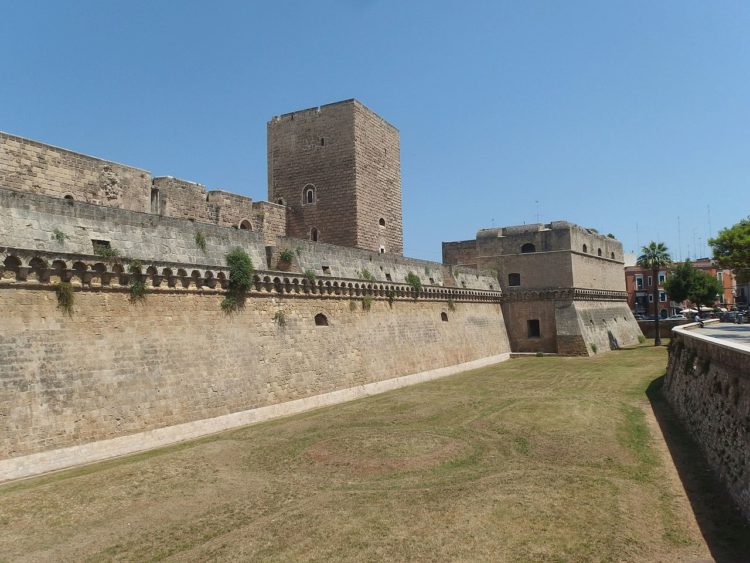 Das Schloss von Bari in Apulien in Italien