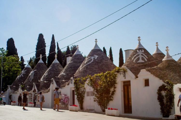 Trulla-Häuser in der Stadt Alberobello in Apulien - Italiens Wahrzeichen