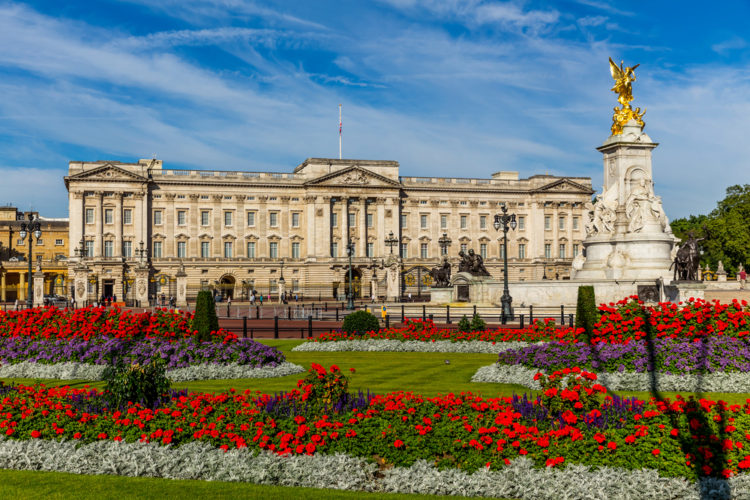 Buckingham Palace - Landmarks in England