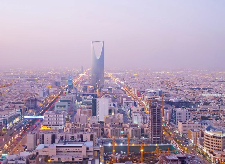 Der Wolkenkratzer Burj Al Mamlak (Königreichszentrum) - Saudi-arabische Wahrzeichen