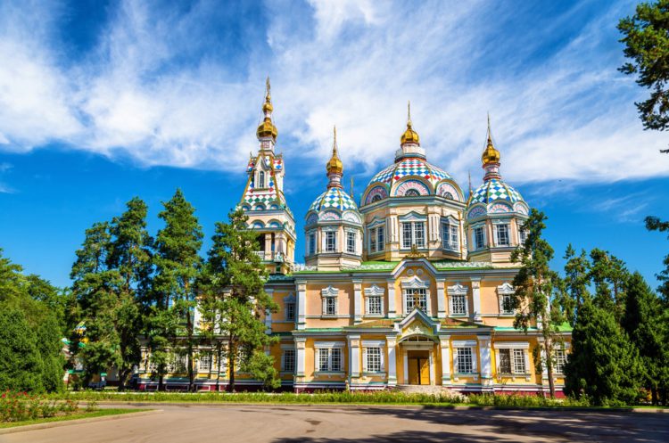 Kathedrale von Almaty Voznesensky - Sehenswürdigkeiten von Kasachstan