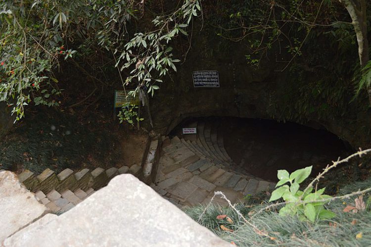 Mehendra-Höhle - Sehenswürdigkeiten von Nepal