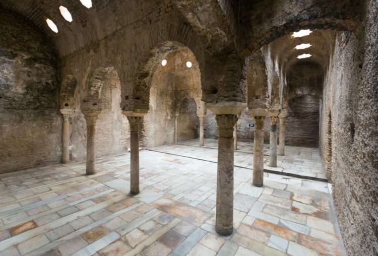 Arab baths - attractions in Granada
