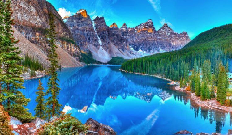 The most beautiful places on the planet - Glacial Lake Moraine, Canada