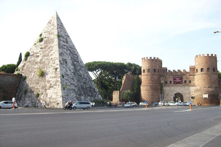Pyramid of Cestius - What to see in Rome