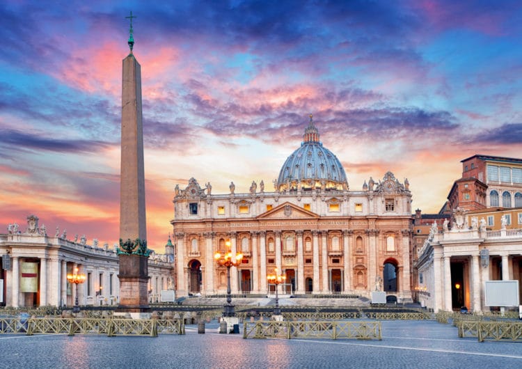 St. Peter's Cathedral and Piazza - Sights of Rome