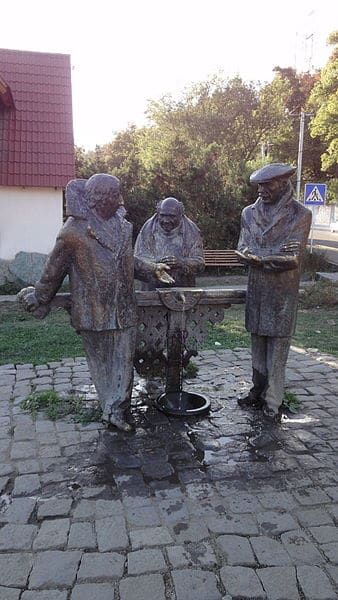 Monument to the heroes of the film Mimino - Tbilisi attractions