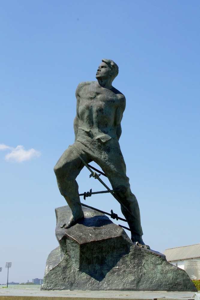 Monument to Mussa Dzhalil - Kazan sights