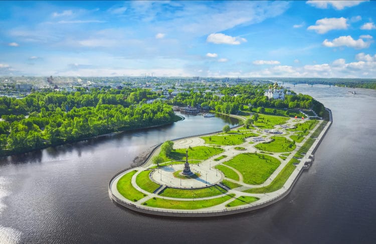 Park at Strelka - Yaroslavl attractions