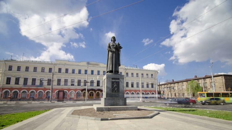Monument to Yaroslav the Wise - Yaroslavl sights