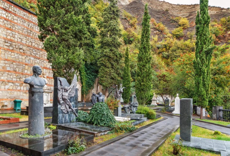Necropolis on Mount Mtatsminda - attractions in Tbilisi