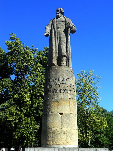 Monument to Ivan Susanin - Kostroma attractions