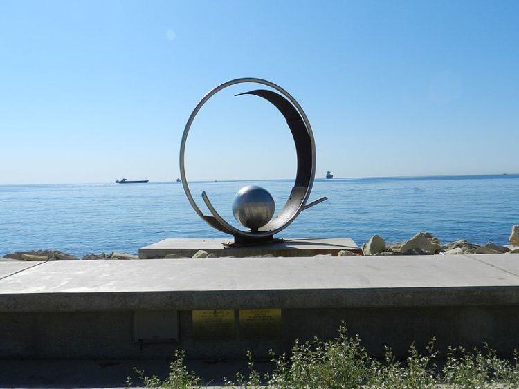 Molos promenade and Sculpture Park - Limassol attractions