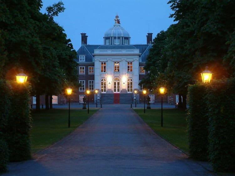 Heuss-ten-Bos Palace - The Hague's landmarks