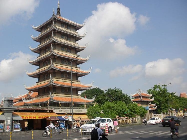 Vinh Nghiem Pagoda - Ho Chi Minh City attractions
