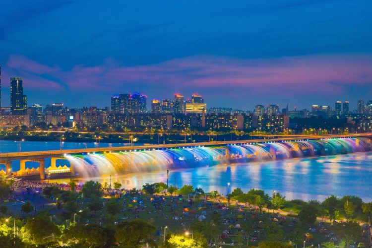 Rainbow Fountain Bridge in South Korea