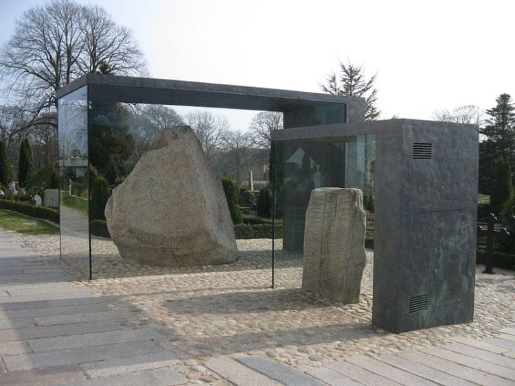Рунические камни в Дании