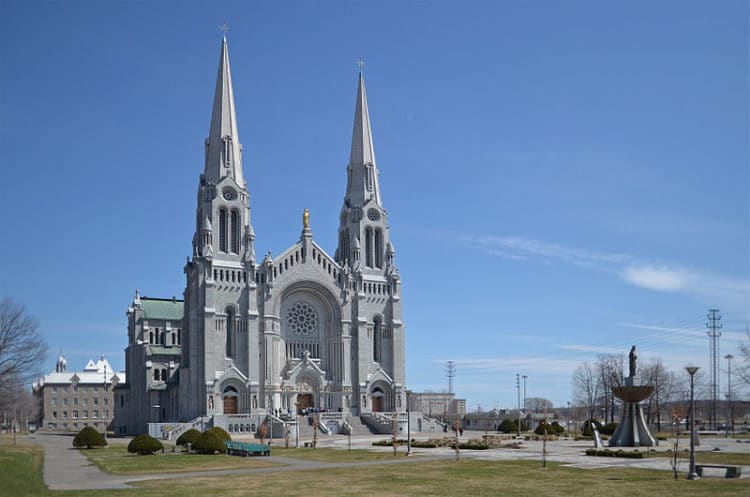 Basilique Saint Anne de Beaupré - What to see in Quebec