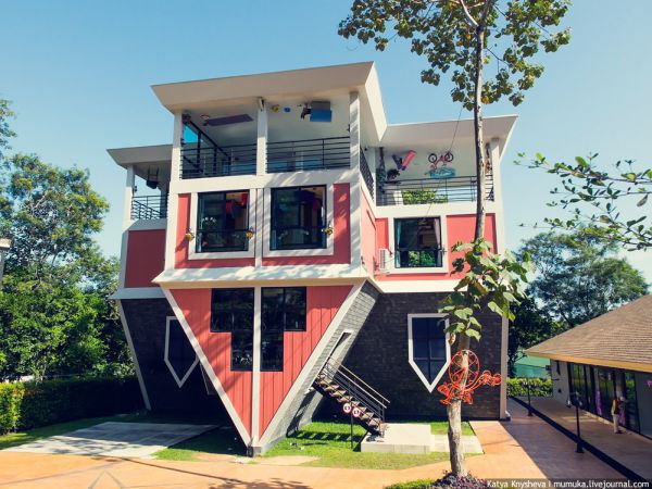 Attraction - Upside Down House - Phuket attractions