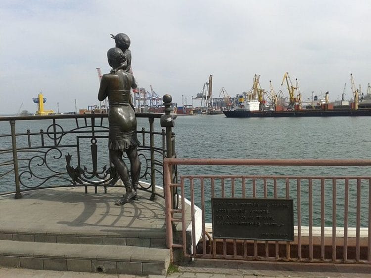 Monument to sailor's wife - sights of Odessa