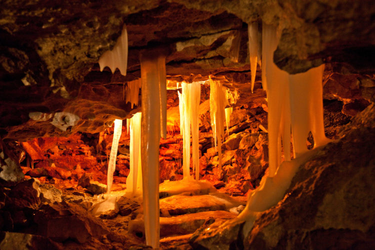 クングールの氷の洞窟