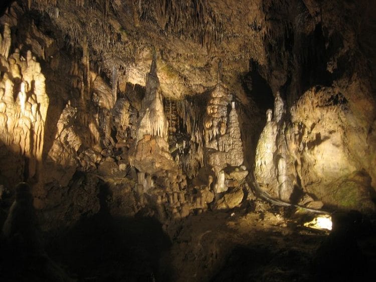 アン・シュール・レッスのアンの洞窟（ナミュール州）