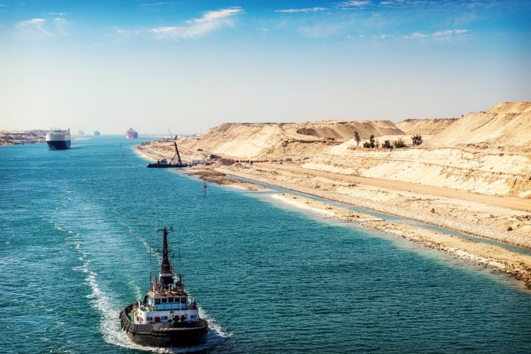 スエズ運河（エジプト・スエズ地峡）