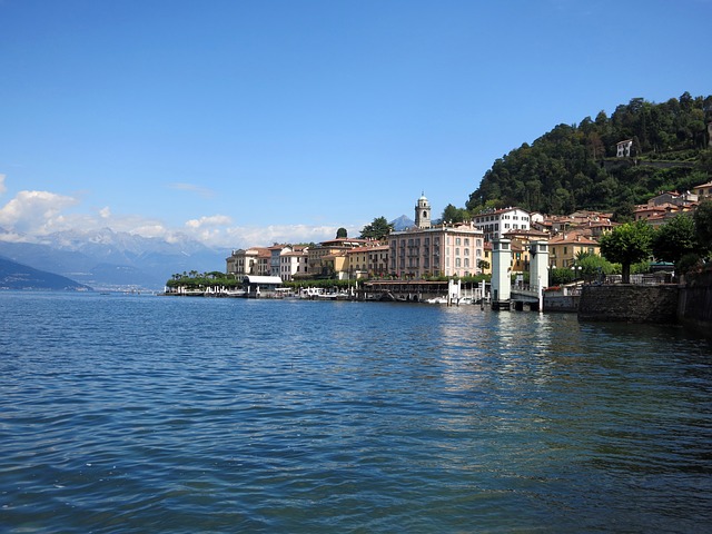 イタリアの観光地であるコモ湖
