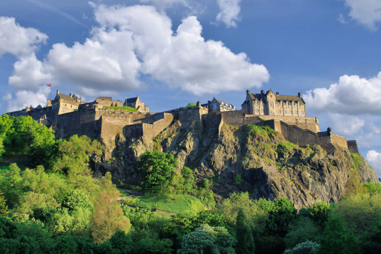 Эдинбургский замок - достопримечательности Шотландии