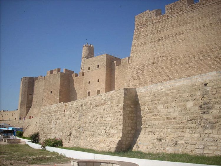 Крепость Рибат в Монастире (Рибат Хартем) - достопримечательности Туниса
