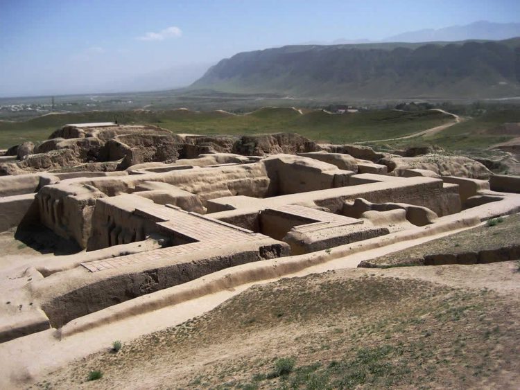 Древний город Ниса - достопримечательности Туркмении