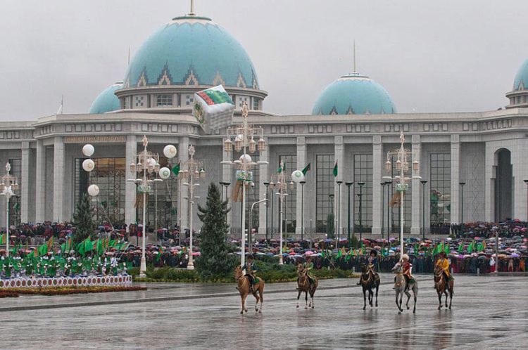 Дворец Рухыет - достопримечательности Туркмении
