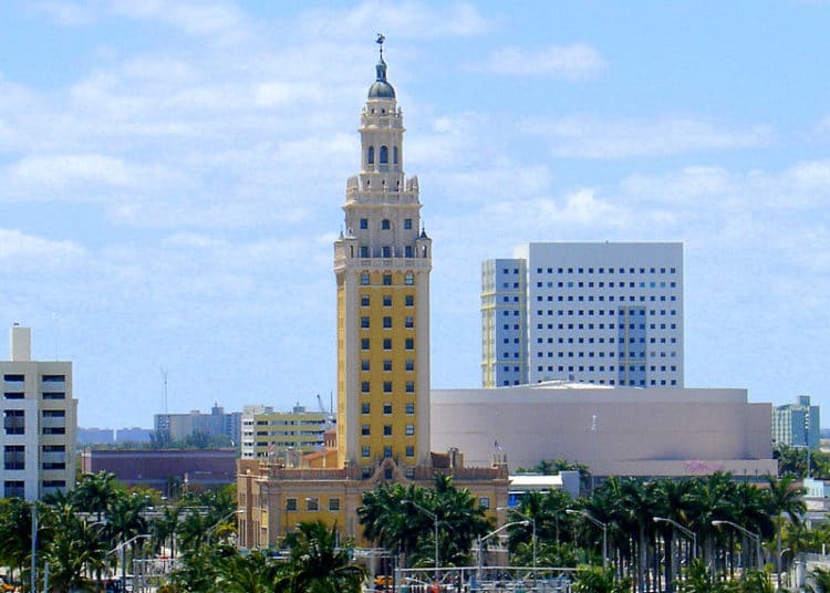 Башня Свободы - достопримечательности Майами
