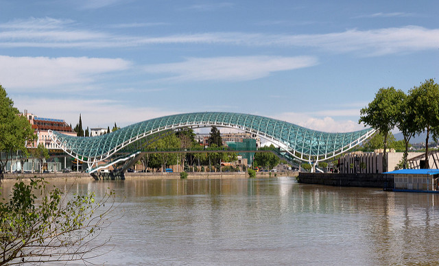 Мост мира - Что посмотреть в Тбилиси