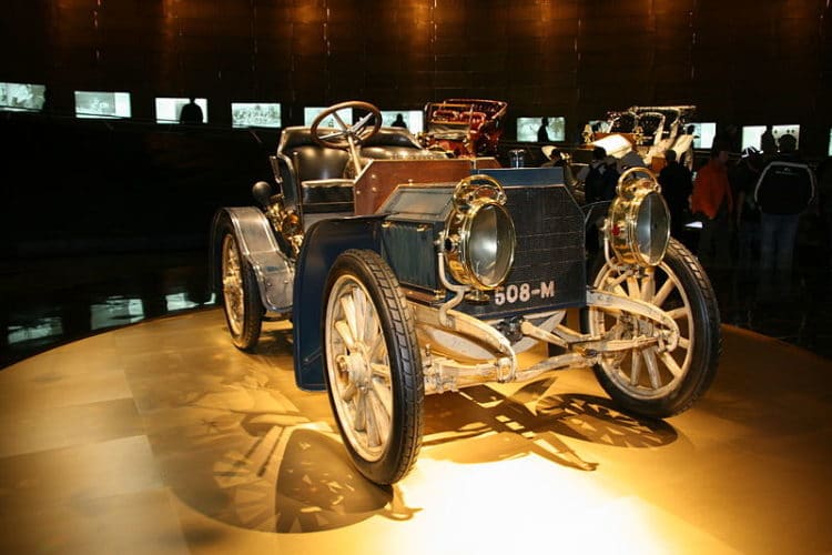 Музей Mercedes-Benz - достопримечательности Штутгарда