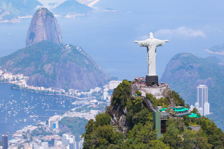 Достопримечательности Бразилии - Статуя Христа в Рио-де-Жанейро