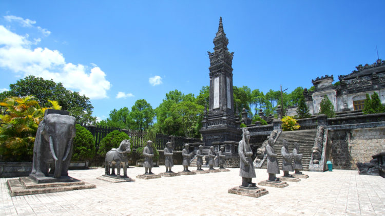 Достопримечательности Вьетнама - Гробница Кхай Диня