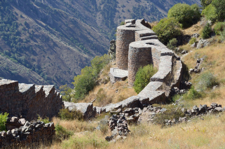 Достопримечательности Армении - Крепость Смбатаберд