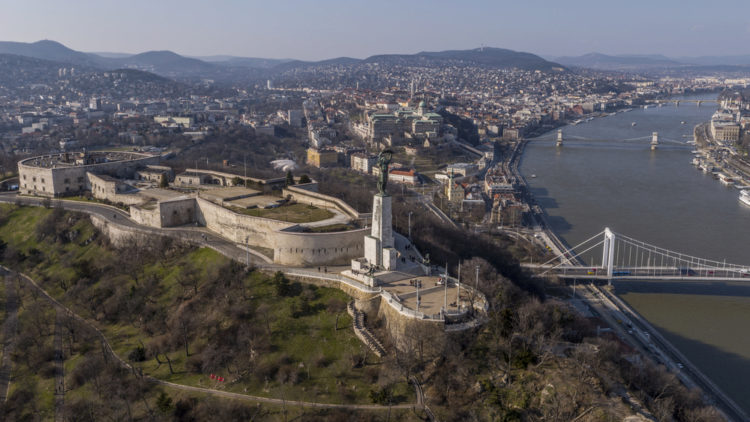 Достопримечательности Венгрии - Цитадель на горе Геллерт
