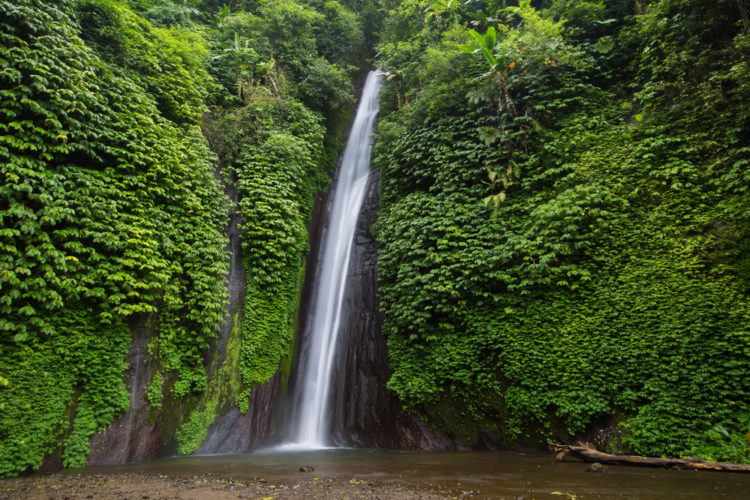 Достопримечательности Индонезии - Водопад Мундук