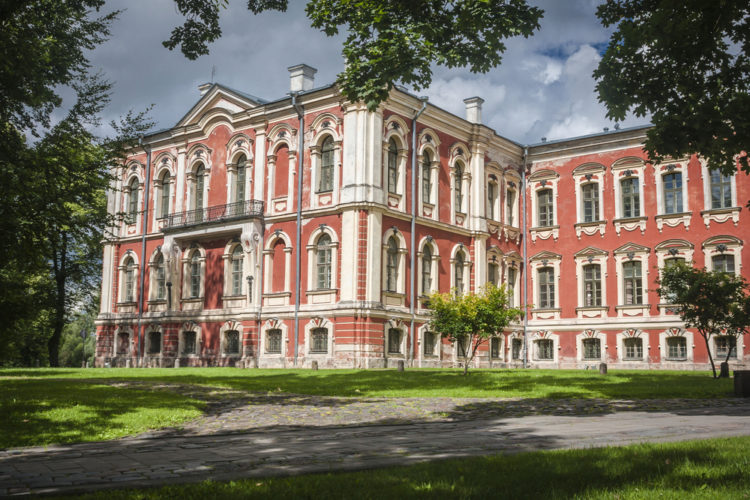 Митавский дворец - достопримечательности Латвии