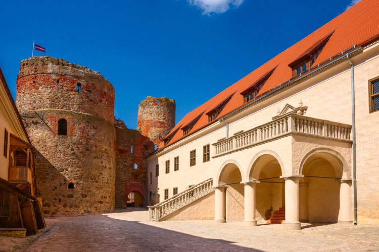 Бауский замок - достопримечательности Латвии