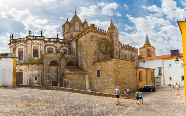 Город - музей Эвора - достопримечательности Португалии