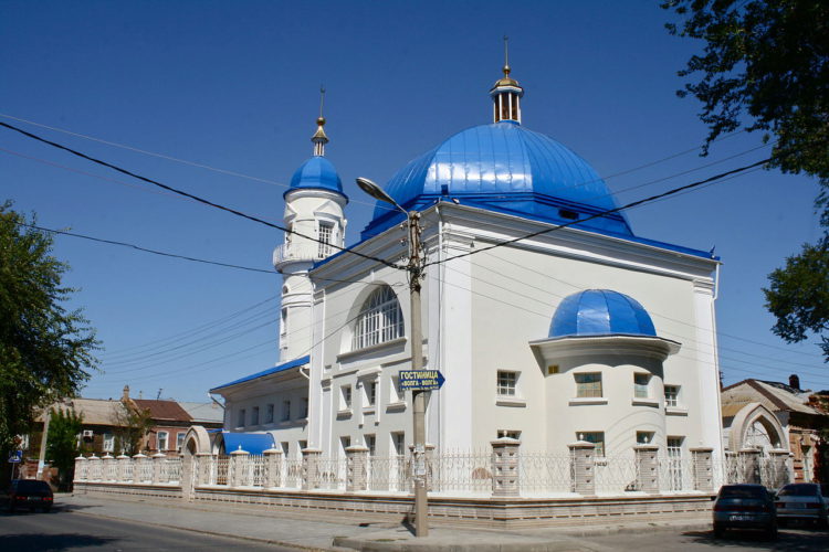 Белая мечеть в городе Астрахань - достопримечательность России