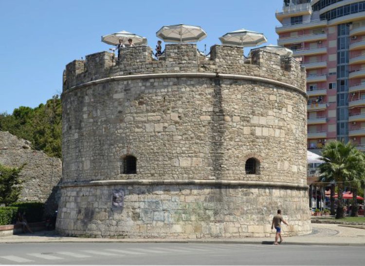 Венецианская башня Дурреса - часть замка Дуррес в Албании