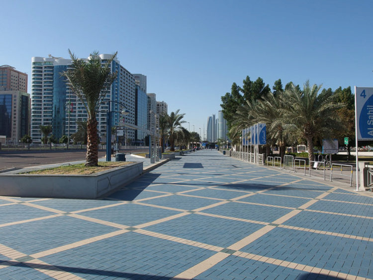 Абу-Даби улица Корниш